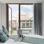 Disfruta De La Brisa Marina Desde La Terraza De Este Atico Con Solarium